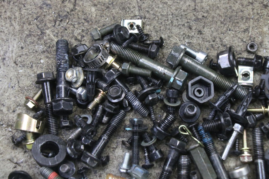 photo de SACO DE PARAFUSOS E FERRAGENS PEUGEOT TWEET 4T 50 (2023 - 2025) - Detalhe da peça