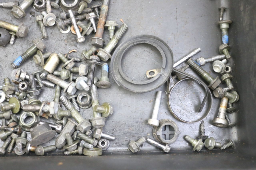 photo de SACO DE PARAFUSOS E FIXADORES PEUGEOT TWEET 4T 50 (2018 - 2022) - Outro ângulo de visão