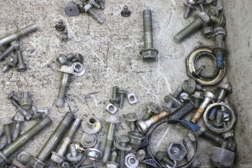 photo de SACO DE PARAFUSOS E FIXADORES PEUGEOT TWEET 4T 50 (2018 - 2022) - Zoom do estado de desgaste