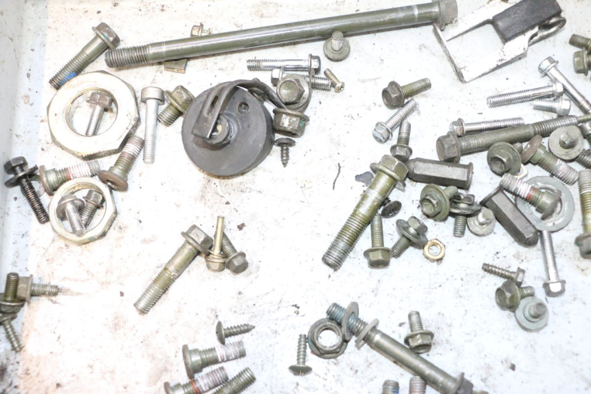 photo de SACO DE PARAFUSOS E FIXADORES PEUGEOT TWEET 4T 50 (2018 - 2022) - Zoom do estado de desgaste