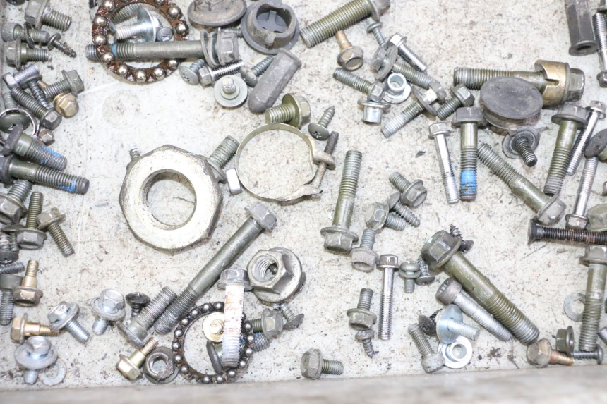 photo de SACO DE PARAFUSOS E FERRAGENS PEUGEOT TWEET PRO CARGO 50 (2018 - 2022) - Zoom do estado de desgaste