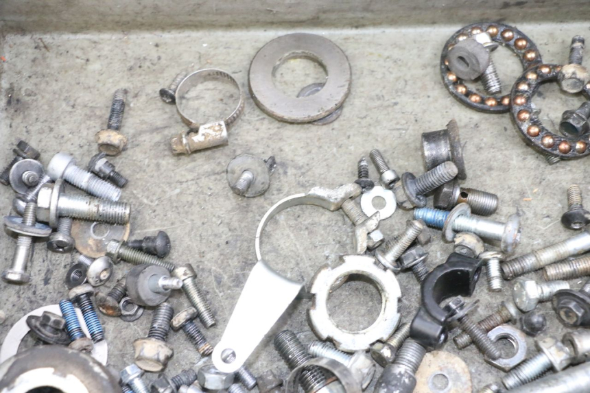 photo de SACO DE PARAFUSOS E FIXADORES YAMAHA TZR 50 (2008 - 2016) - Zoom do estado de desgaste