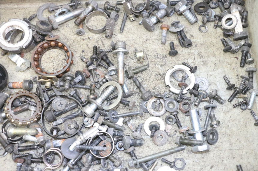 photo de SACO DE PARAFUSOS E FERRAGENS SUZUKI UH BURGMAN 125 (2002 - 2006) - Detalhe da peça