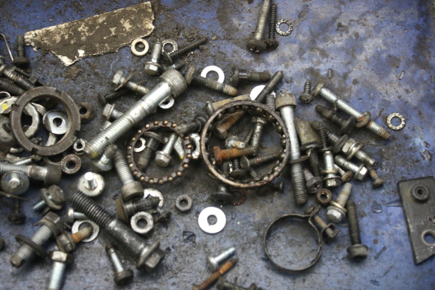 photo de SACO DE PARAFUSOS E FERRAGENS PIAGGIO VESPA LX 2T 50 (2005 - 2013) - Detalhe da peça