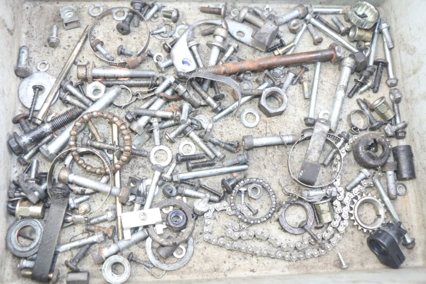 photo de SACO DE PARAFUSOS E FIXADORES PIAGGIO VESPA LXV 125 (2006 - 2009) - Detalhe da peça