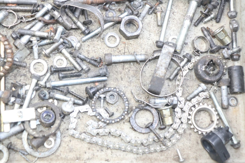 photo de SACO DE PARAFUSOS E FIXADORES PIAGGIO VESPA LXV 125 (2006 - 2009) - Zoom do estado de desgaste
