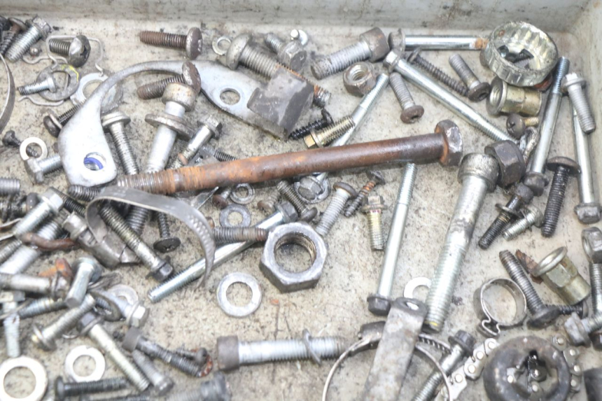 photo de SACO DE PARAFUSOS E FIXADORES PIAGGIO VESPA LXV 125 (2006 - 2009) - Outro ângulo de visão