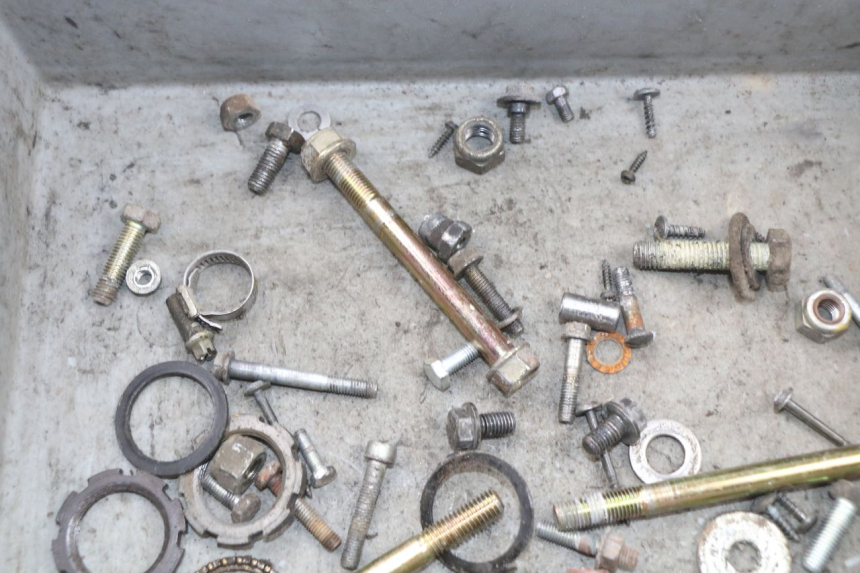 photo de SACO DE PARAFUSOS E FIXADORES PEUGEOT VIVACITY 50 (1998 - 2003) - Outro ângulo de visão