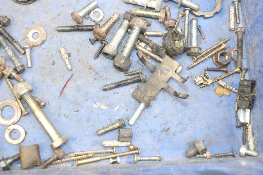photo de SACO DE PARAFUSOS E FIXADORES PEUGEOT VIVACITY 50 (1998 - 2003) - Zoom do estado de desgaste