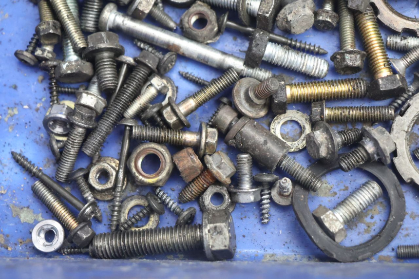 photo de SACO DE PARAFUSOS E FIXADORES PEUGEOT VIVACITY 100 (1999 - 2008) - Outro ângulo de visão