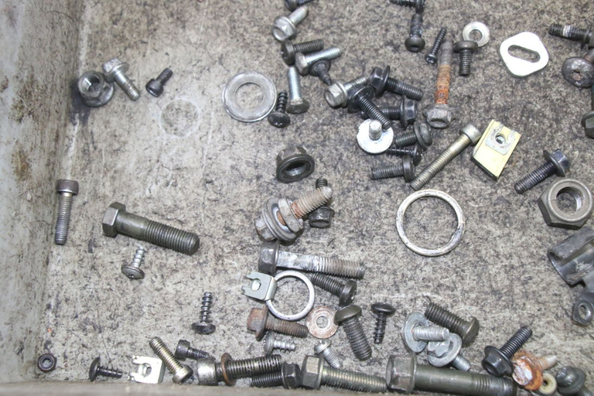 photo de SACO DE PARAFUSOS E FIXADORES YAMAHA WHY 50 (1998 - 2000) - Outro ângulo de visão