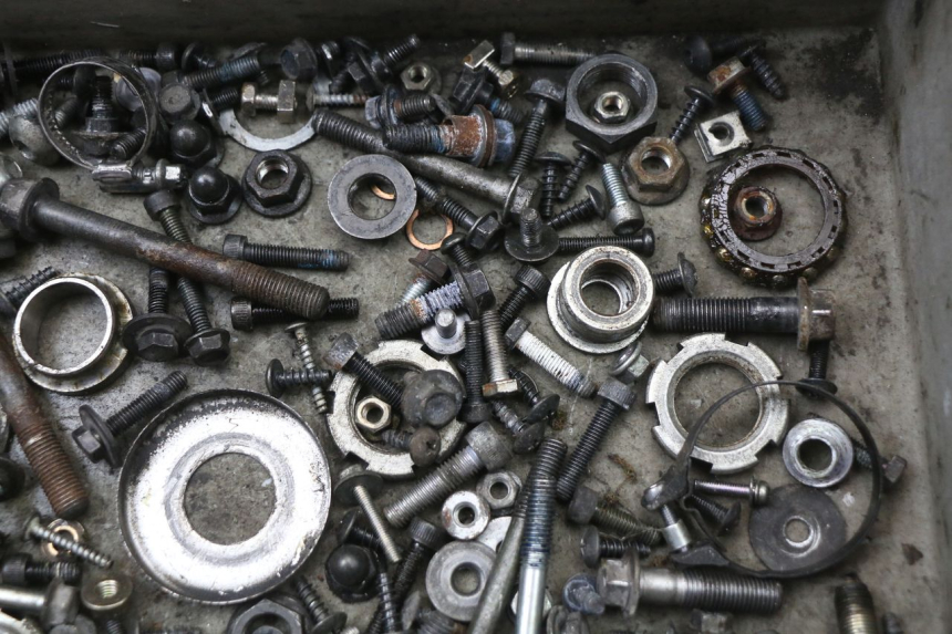 photo de SACO DE PARAFUSOS E FERRAGENS YAMAHA X-MAX XMAX 125 (2010 - 2013) - Zoom do estado de desgaste