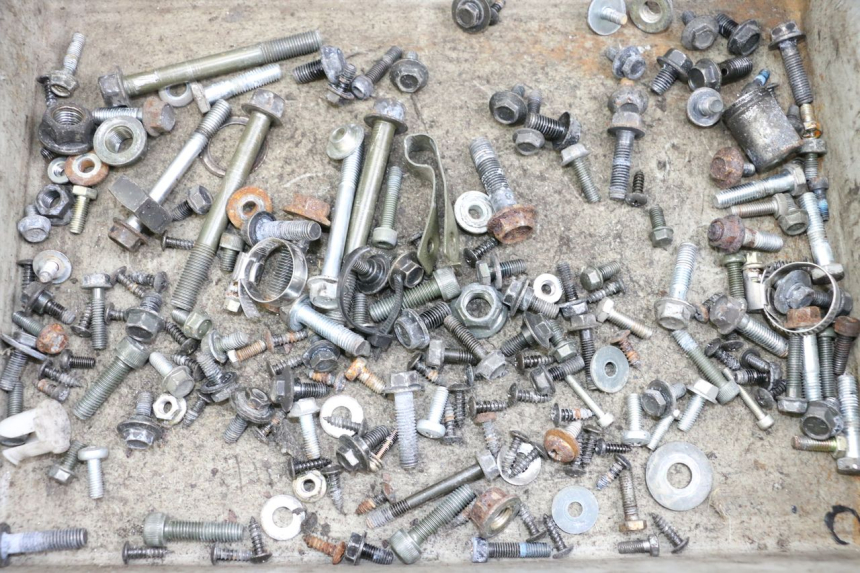 photo de SACO DE PARAFUSOS E FERRAGENS YAMAHA XMAX X-MAX 125 (2006 - 2009) - Detalhe da peça