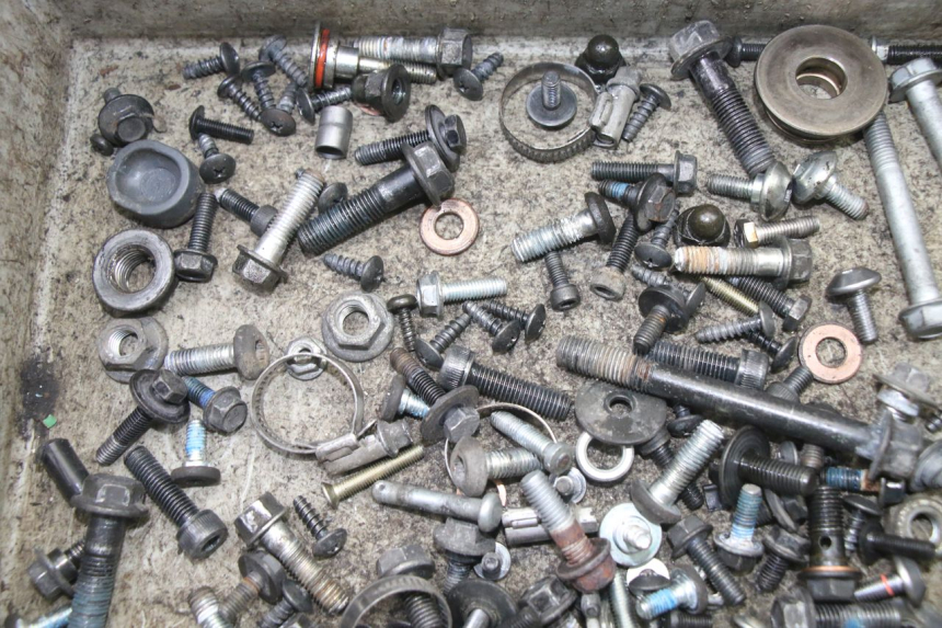 photo de SACO DE PARAFUSOS E FERRAGENS YAMAHA X-MAX XMAX 125 (2010 - 2013) - Detalhe da peça