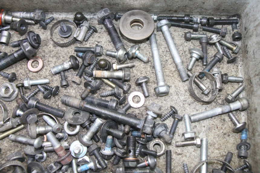 photo de SACO DE PARAFUSOS E FERRAGENS YAMAHA X-MAX XMAX 125 (2010 - 2013) - Zoom do estado de desgaste