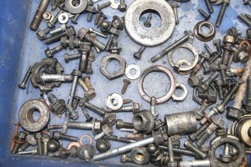 photo de SACO DE PARAFUSOS E FERRAGENS YAMAHA XMAX X-MAX 125 (2006 - 2009) - Zoom do estado de desgaste