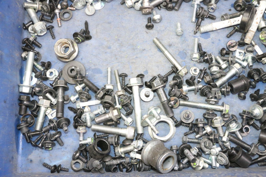 photo de SACO DE PARAFUSOS E FERRAGENS YAMAHA XMAX X-MAX 125 (2021 - 2025) - Zoom do estado de desgaste