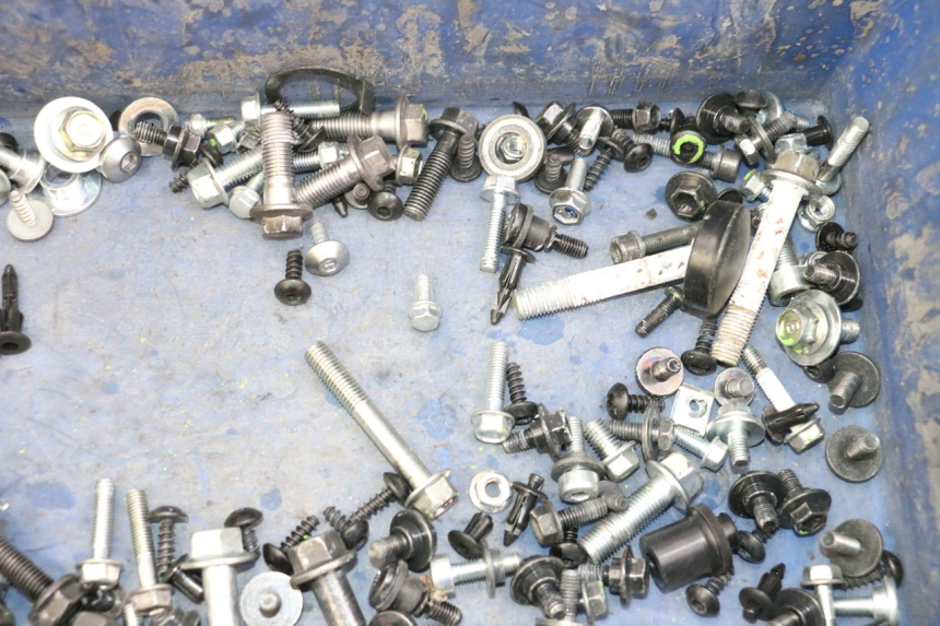 photo de SACO DE PARAFUSOS E FERRAGENS YAMAHA XMAX X-MAX 125 (2021 - 2025) - Outro ângulo de visão