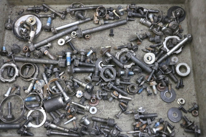 photo de SACO DE PARAFUSOS E FERRAGENS YAMAHA XMAX X-MAX 125 (2006 - 2009) - Detalhe da peça