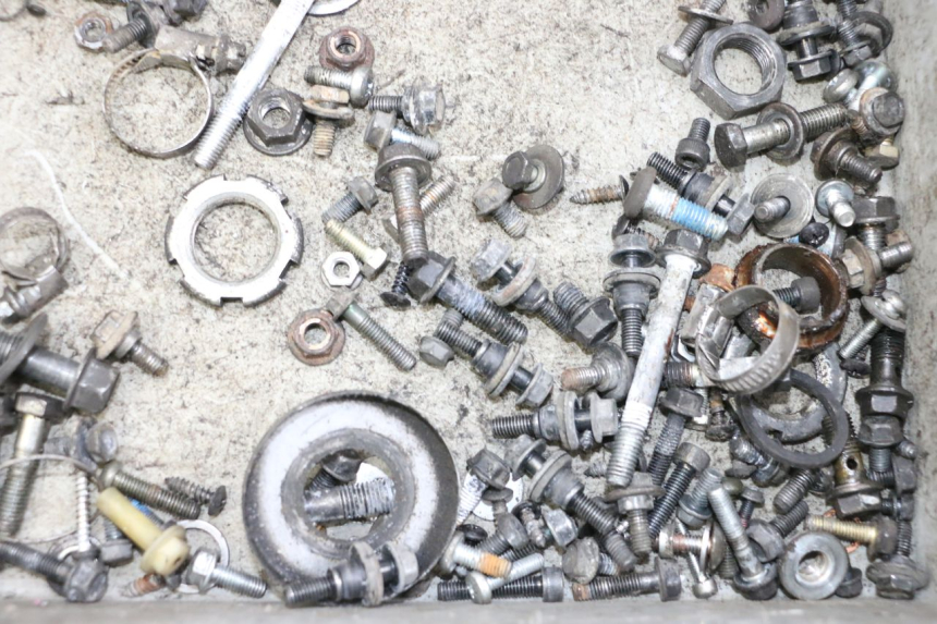 photo de SACO DE PARAFUSOS E FERRAGENS YAMAHA XMAX X-MAX 125 (2006 - 2009) - Outro ângulo de visão