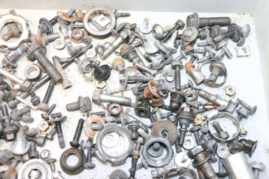 photo de SACO DE PARAFUSOS E FERRAGENS YAMAHA X-MAX XMAX 125 (2010 - 2013) - Zoom do estado de desgaste