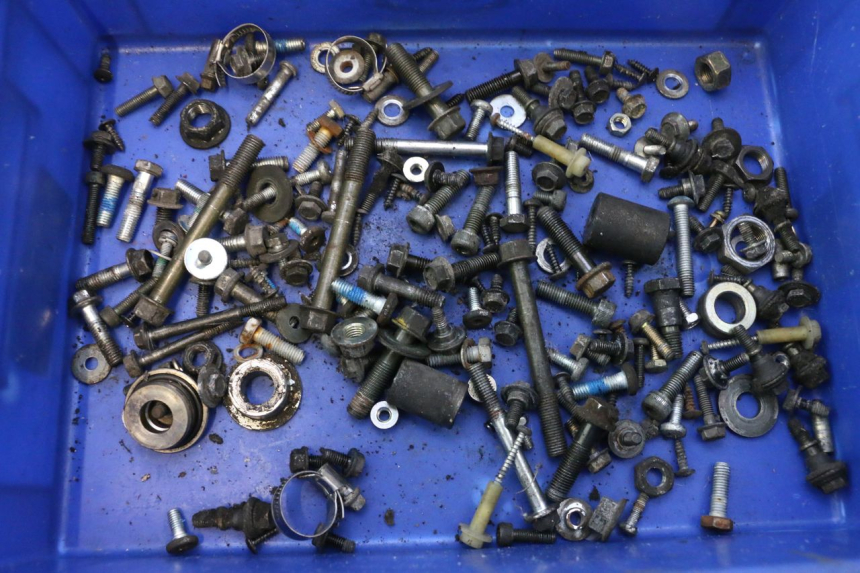 photo de SACO DE PARAFUSOS E FERRAGENS YAMAHA XMAX X-MAX 125 (2006 - 2009) - Detalhe da peça