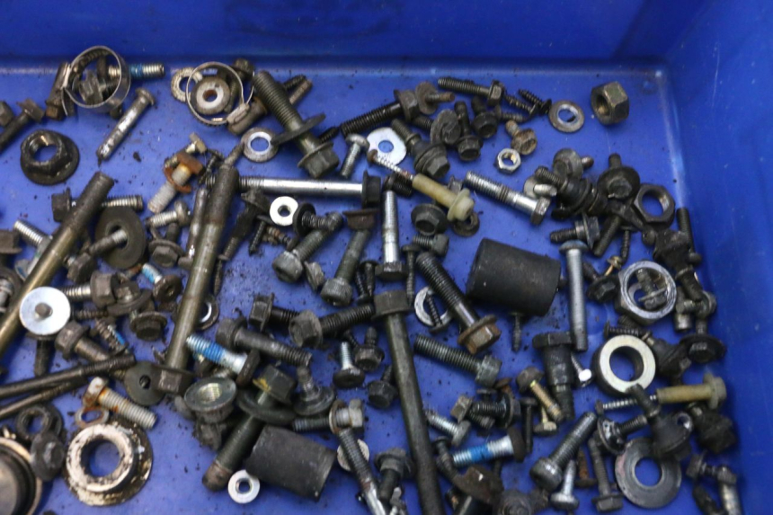 photo de SACO DE PARAFUSOS E FERRAGENS YAMAHA XMAX X-MAX 125 (2006 - 2009) - Zoom do estado de desgaste