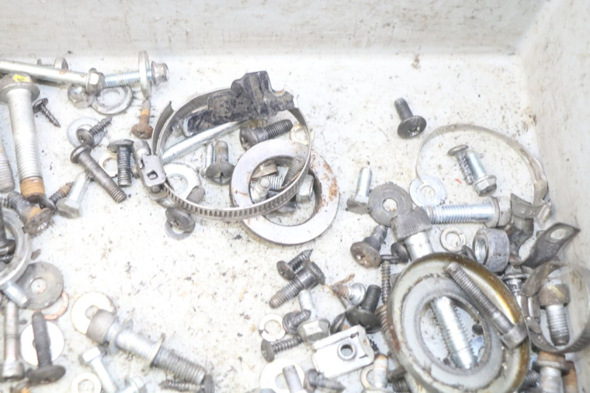 photo de SACO DE PARAFUSOS E FIXADORES PIAGGIO XEVO - X EVO 125 (2007 - 2017) - Outro ângulo de visão