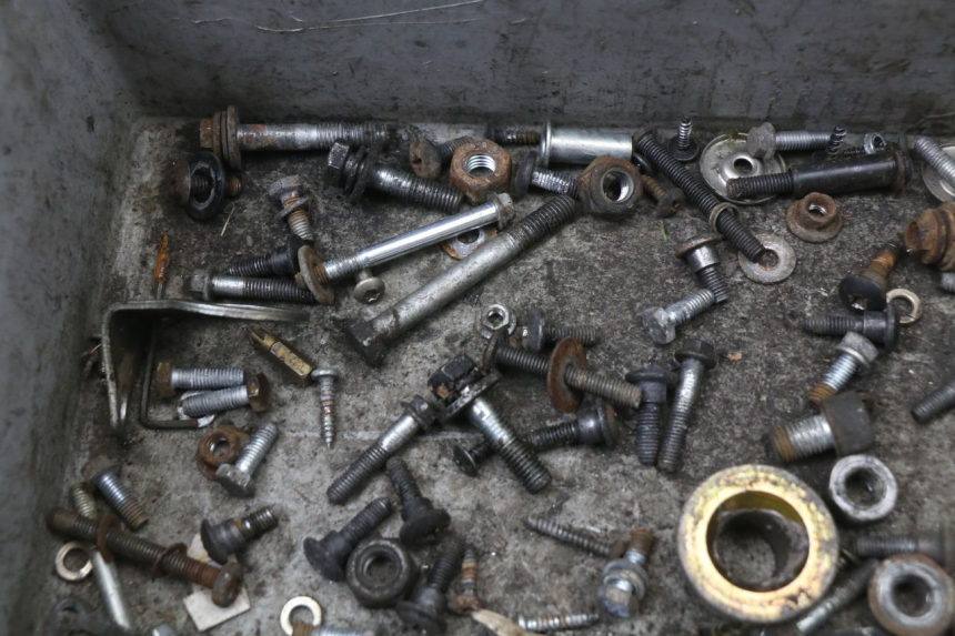 photo de SACO DE PARAFUSOS E FIXADORES PIAGGIO XEVO - X EVO 125 (2007 - 2017) - Detalhe da peça