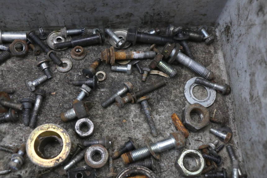 photo de SACO DE PARAFUSOS E FIXADORES PIAGGIO XEVO - X EVO 125 (2007 - 2017) - Zoom do estado de desgaste
