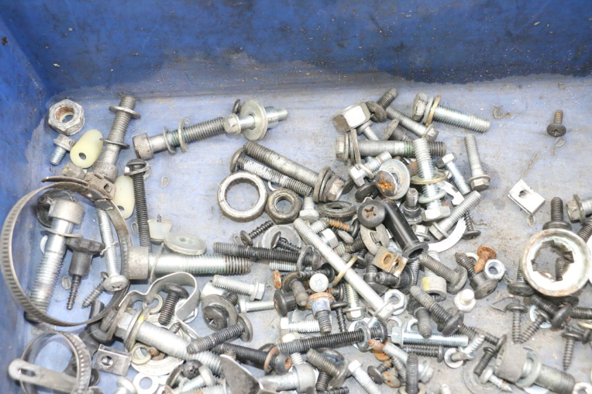 photo de SACO DE PARAFUSOS E FIXADORES PIAGGIO XEVO - X EVO 125 (2007 - 2017) - Outro ângulo de visão