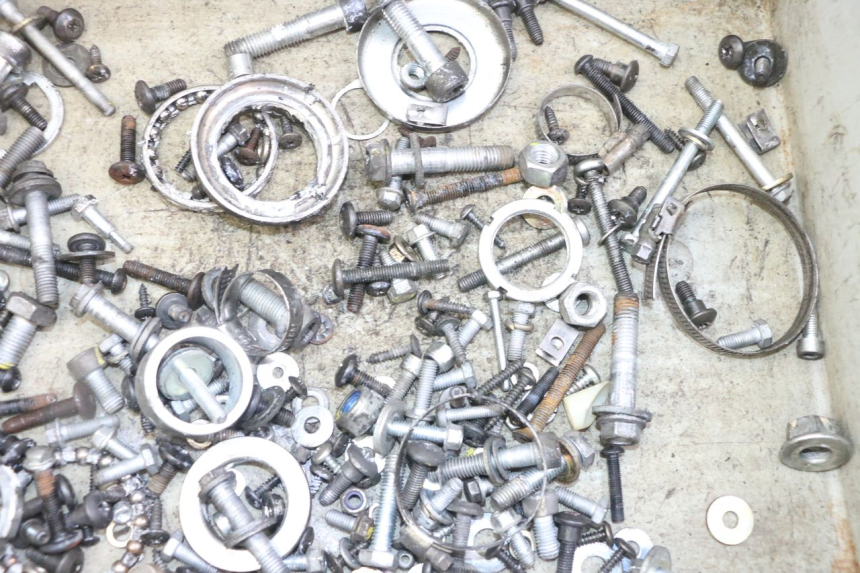 photo de SACO DE PARAFUSOS E FIXADORES PIAGGIO XEVO - X EVO 125 (2007 - 2017) - Detalhe da peça
