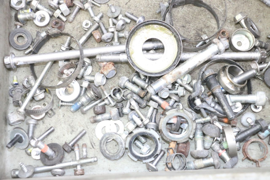 photo de SACO DE PARAFUSOS E FERRAGENS YAMAHA XJ6 ABS 600 (2008 - 2016) - Outro ângulo de visão
