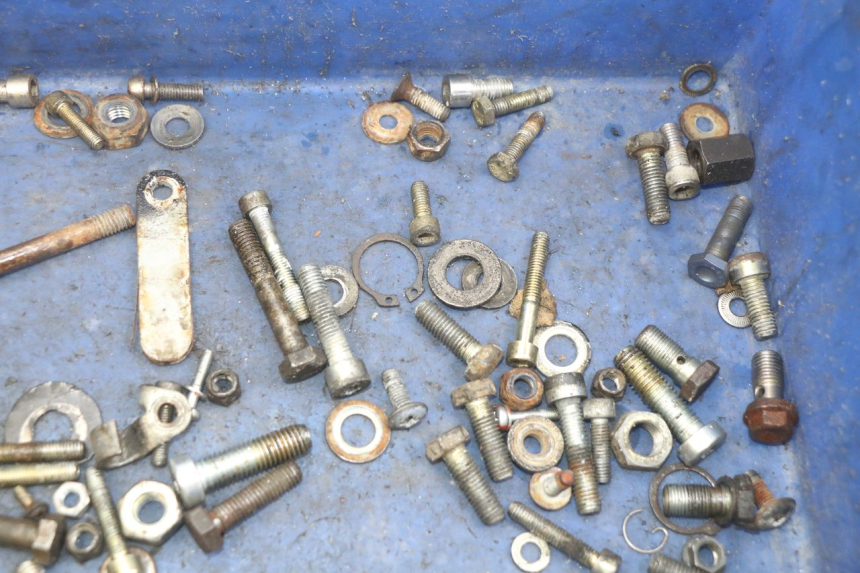 photo de SACO DE PARAFUSOS E FIXADORES PEUGEOT XP6 50 (2006 - 2011) - Outro ângulo de visão