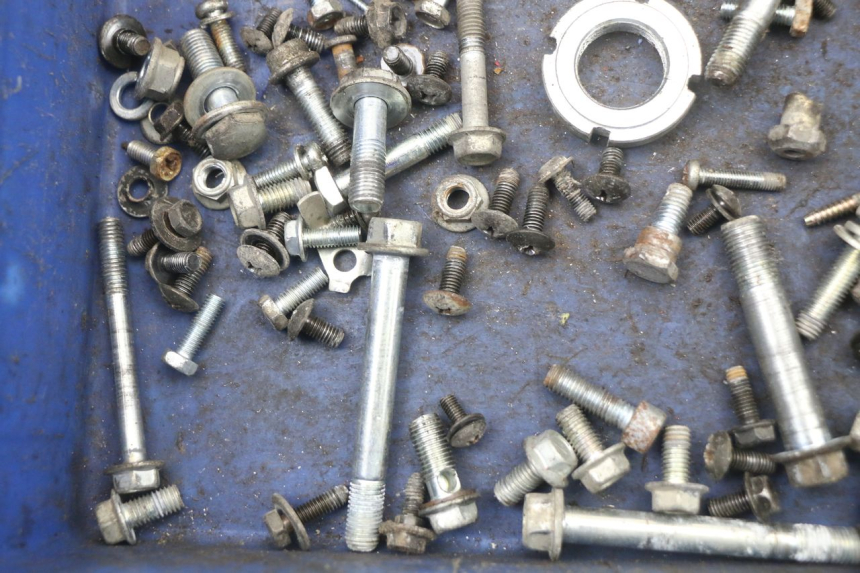 photo de SACO DE PARAFUSOS E FERRAGENS HYOSUNG XRX 125 (2000 - 2008) - Outro ângulo de visão