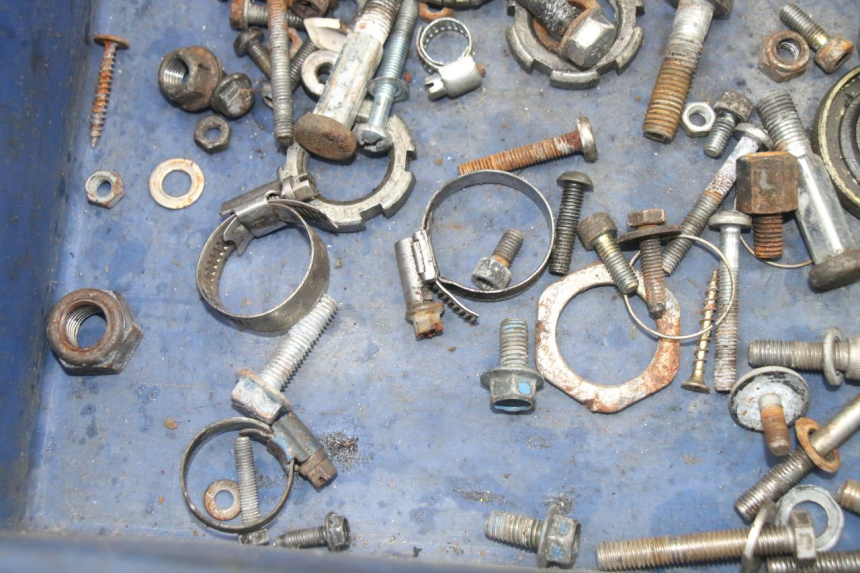 photo de SACO DE PARAFUSOS E FERRAGENS YAMAHA AEROX 50 (1997 - 2006) - Outro ângulo de visão