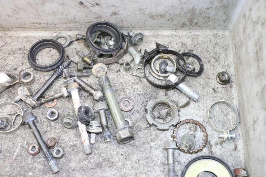 photo de SACO DE PARAFUSOS E FERRAGENS YAMAHA TTR 125 (2000 - 2020) - Zoom do estado de desgaste