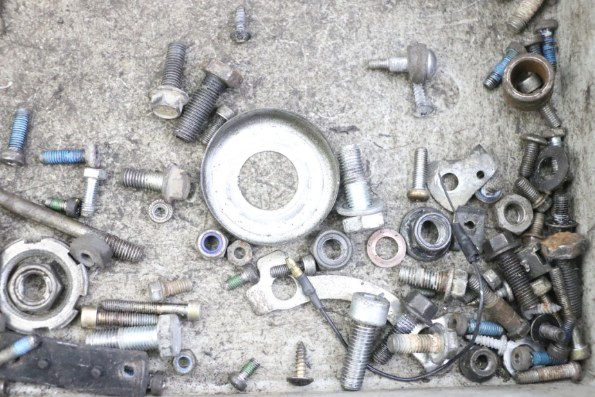 photo de SACO DE PARAFUSOS E FIXADORES YAMAHA TZR 50 (2008 - 2016) - Zoom do estado de desgaste