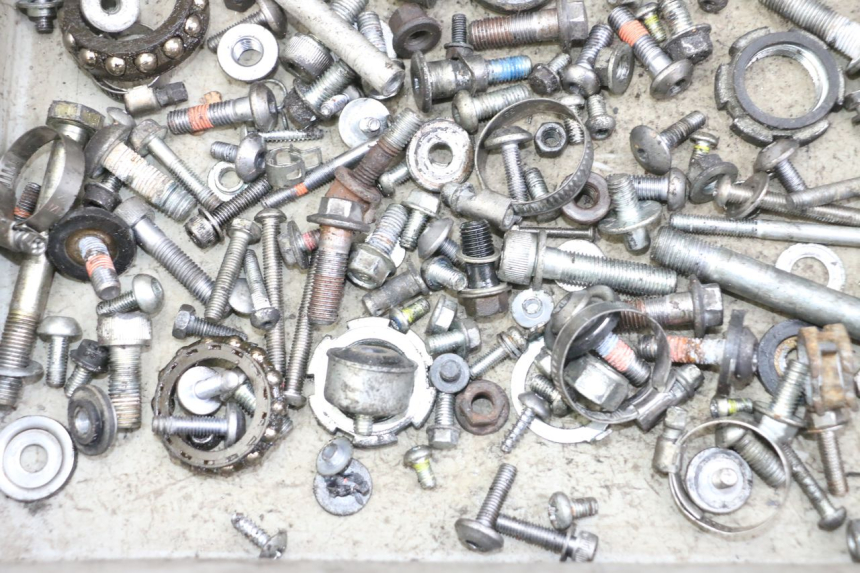 photo de SACO DE PARAFUSOS E FERRAGENS YAMAHA XJ6 ABS 600 (2008 - 2016) - Zoom do estado de desgaste