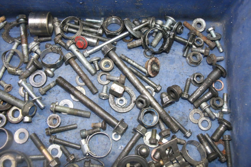 photo de SACO DE PARAFUSOS E FIXADORES YAMAHA YZ 125 (1998 - 2005) - Zoom do estado de desgaste