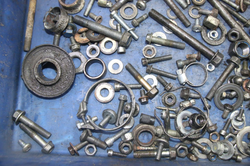photo de SACO DE PARAFUSOS E FIXADORES YAMAHA YZ 125 (1998 - 2005) - Outro ângulo de visão