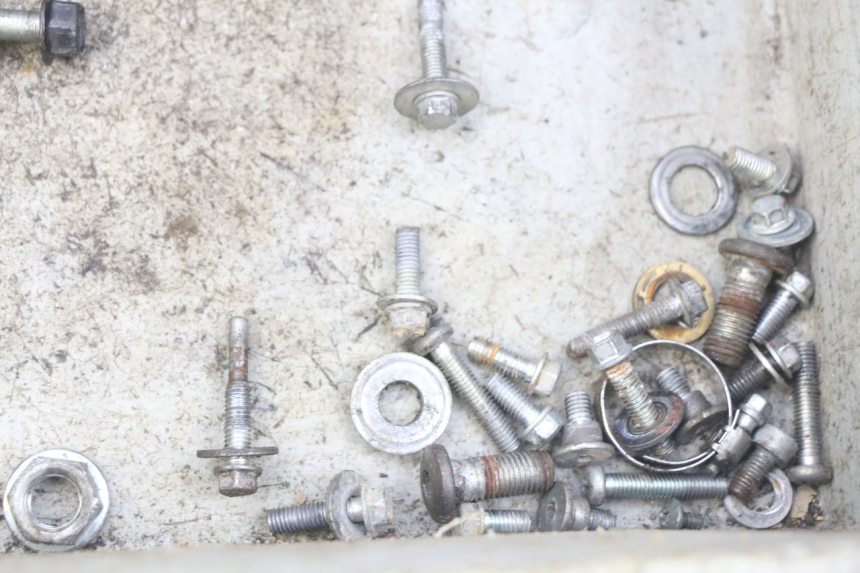 photo de SACO DE PARAFUSOS E FIXADORES YAMAHA YZ 85 (2002 - 2018) - Zoom do estado de desgaste