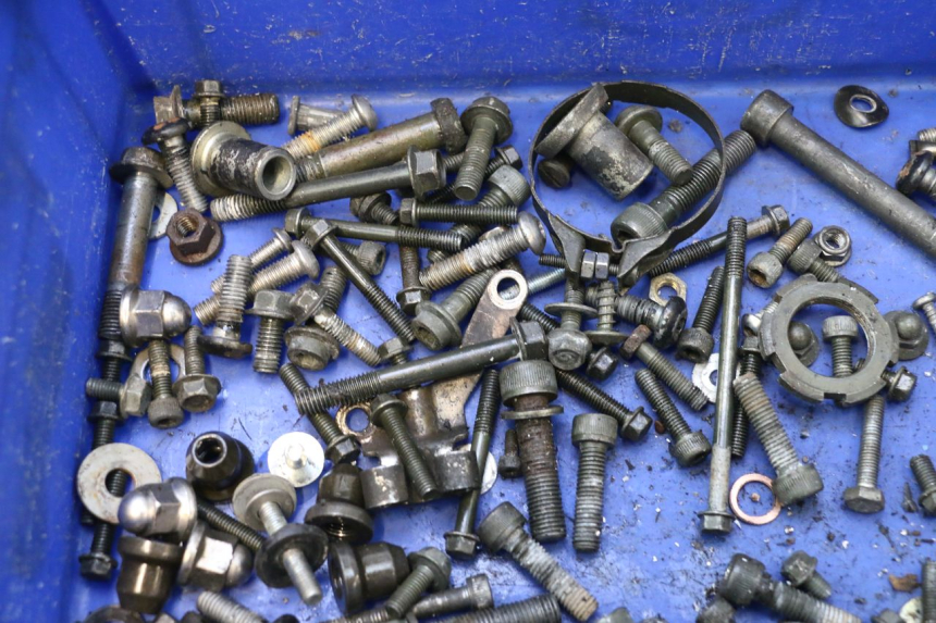 photo de SACO DE PARAFUSOS PARAFUSOS YAMAHA YZF R GENESIS 750 (1993 - 1998) - Zoom do estado de desgaste