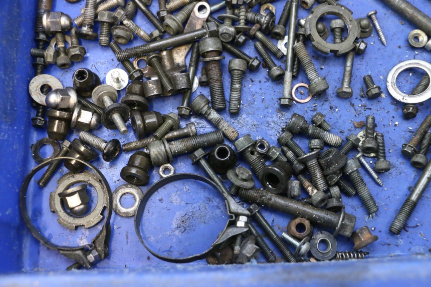 photo de SACO DE PARAFUSOS PARAFUSOS YAMAHA YZF R GENESIS 750 (1993 - 1998) - Outro ângulo de visão