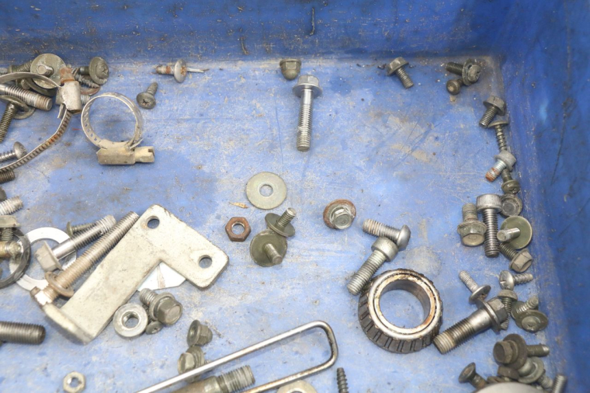 photo de SACO DE PARAFUSOS E FERRAGENS YAMAHA YZF R THUNDERCAT 600 (1996 - 2003) - Outro ângulo de visão