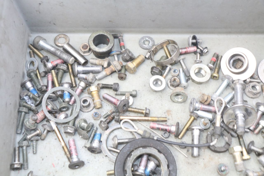 photo de SACO DE PARAFUSOS E FERRAGENS KAWASAKI Z S 750 (2003 - 2006) - Outro ângulo de visão