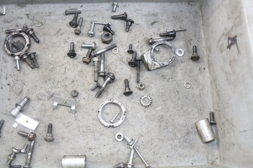 photo de SACO DE PARAFUSOS E FERRAGENS PIAGGIO ZIP 2T 50 (2009 - 2019) - Detalhe da peça