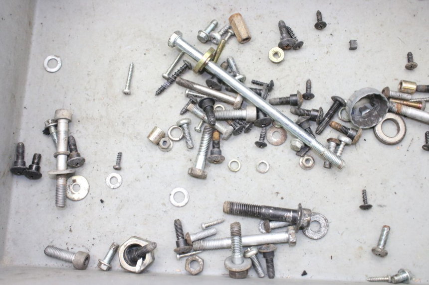 photo de SACO DE PARAFUSOS E FERRAGENS PIAGGIO ZIP 2T 50 (2009 - 2019) - Detalhe da peça