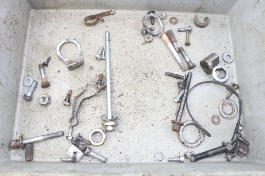 photo de SACO DE PARAFUSOS E FERRAGENS PIAGGIO ZIP 2T 50 (2009 - 2019) - Detalhe da peça