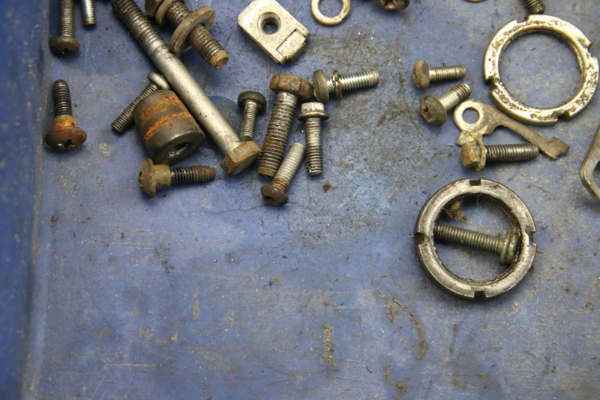 photo de SACO DE PARAFUSOS E FERRAGENS PIAGGIO ZIP 2T 50 (2009 - 2019) - Detalhe da peça